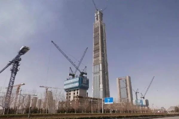 高楼建造全攻略：选址、许可、设计、融资到完工推广